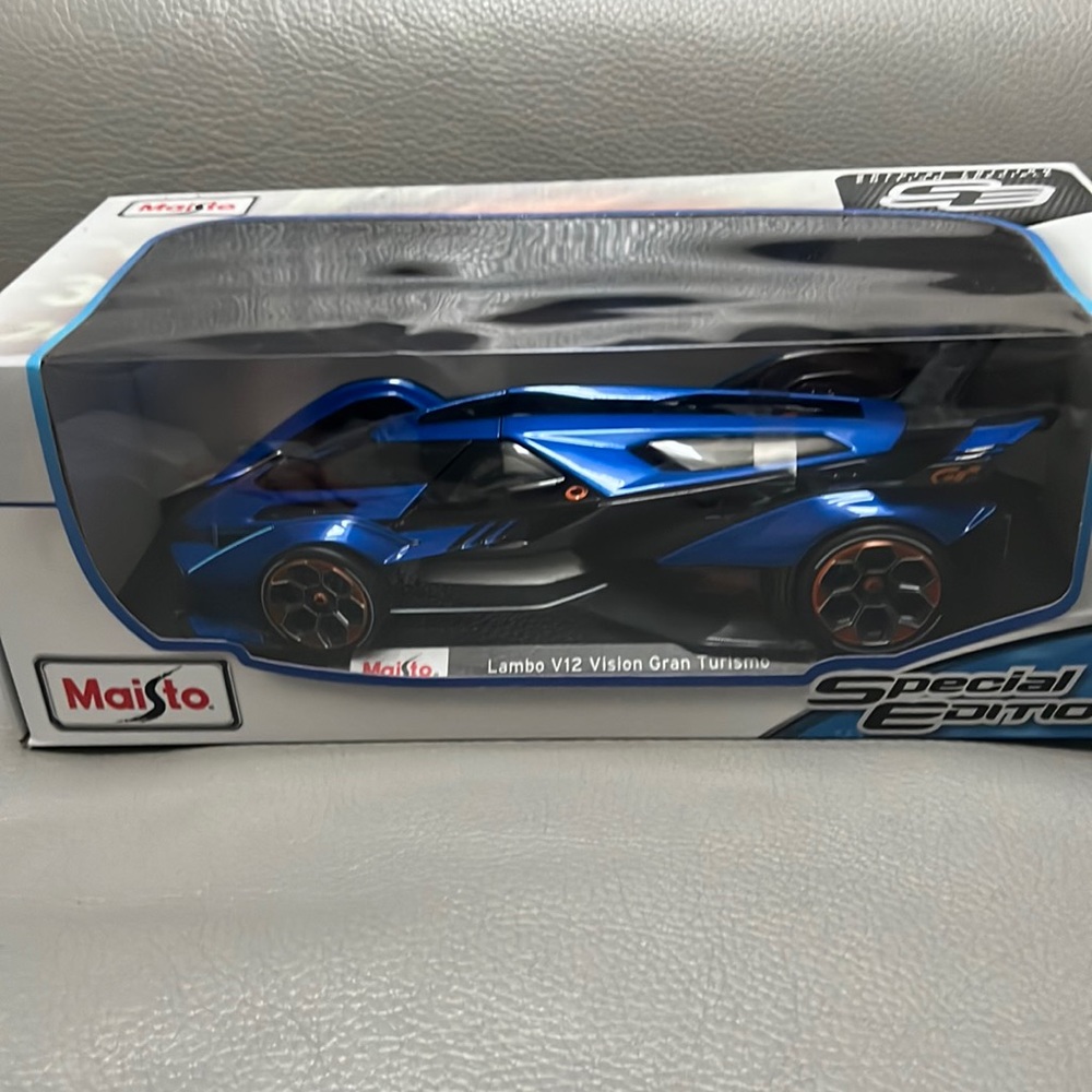 Maisto 1:18 Scale Die Cast Model Car Lambo V12 Vision Gran Turismo, New !